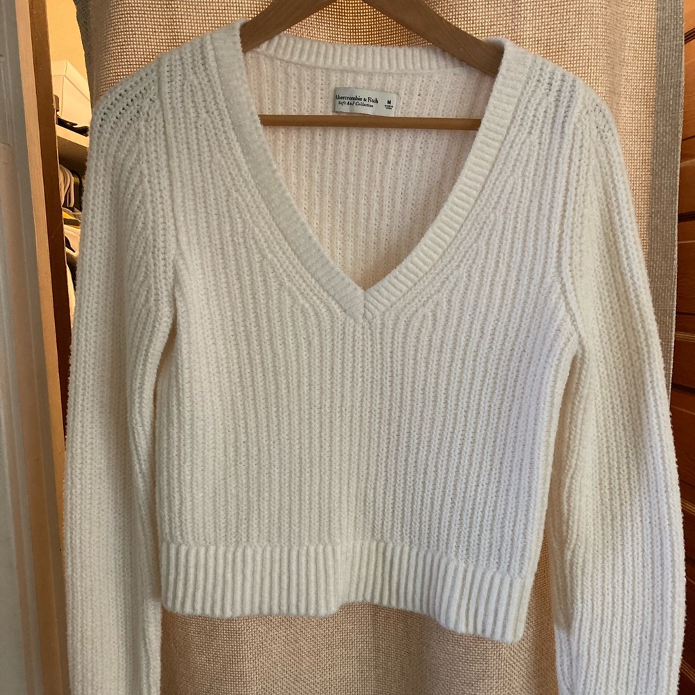 A&F DreamLush Slim V-Neck Sweater | Size M